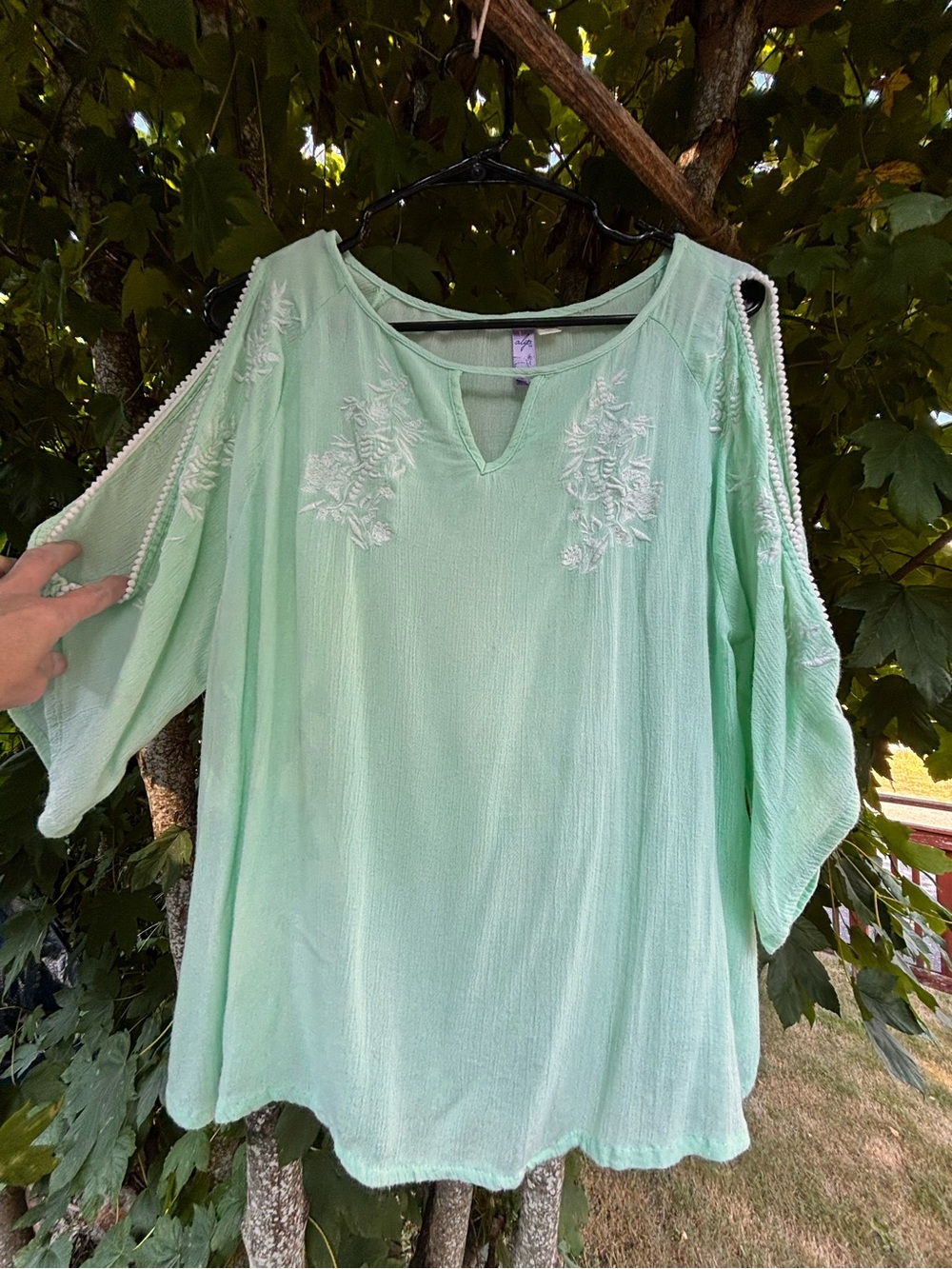 Alya Mint Green Cold-Shoulder Embroidered Tunic Size Large, Closer to M